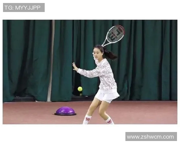 足球明星塑体模型图片展现运动之美与艺术结合的完美瞬间